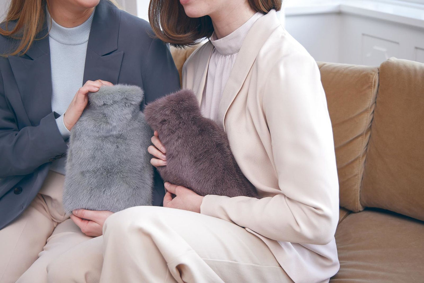 Wärmflasche Kaninchenfell hellgrau